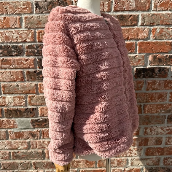 Katydid Dusty Pink Furry Teddy Jacket / M / Excellent condition - Picture 3 of 6